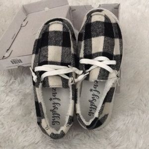 Gypsy Jazz Riley - Black and White